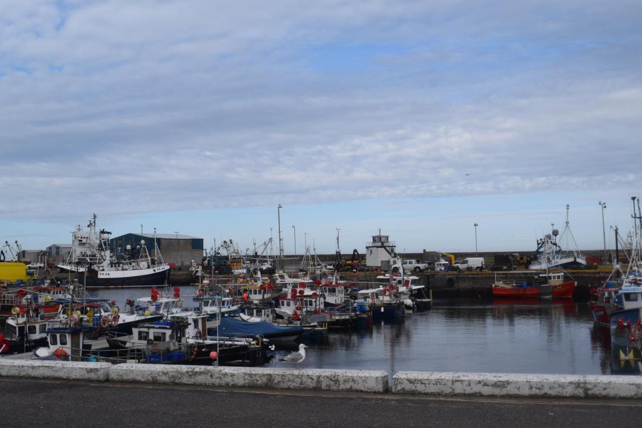 Cheers Cafe Bar & Tavern Hotel Fraserburgh Exterior photo