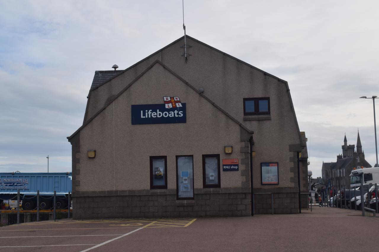 Cheers Cafe Bar & Tavern Hotel Fraserburgh Exterior photo