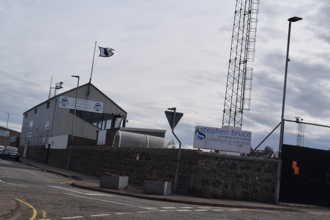 Cheers Cafe Bar & Tavern Hotel Fraserburgh Exterior photo