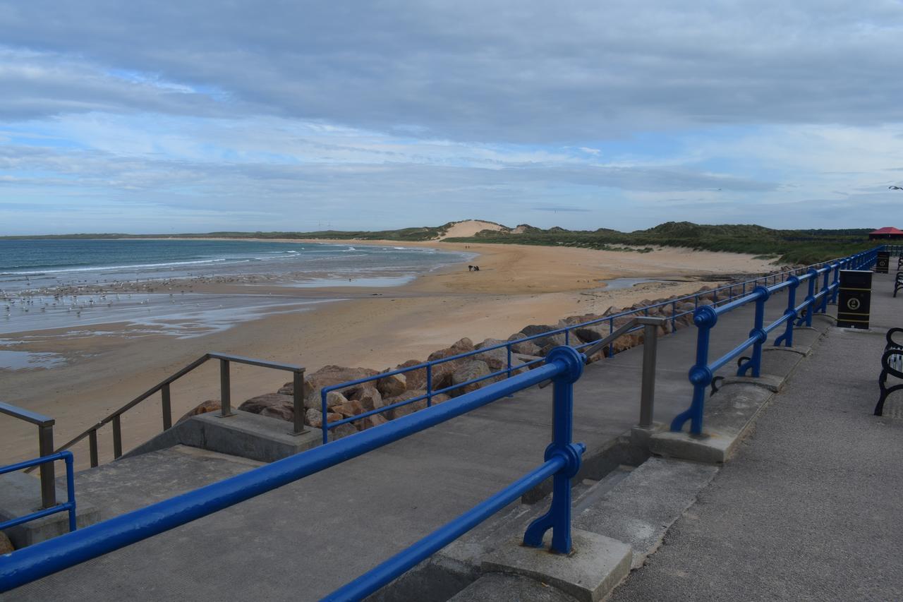 Cheers Cafe Bar & Tavern Hotel Fraserburgh Exterior photo